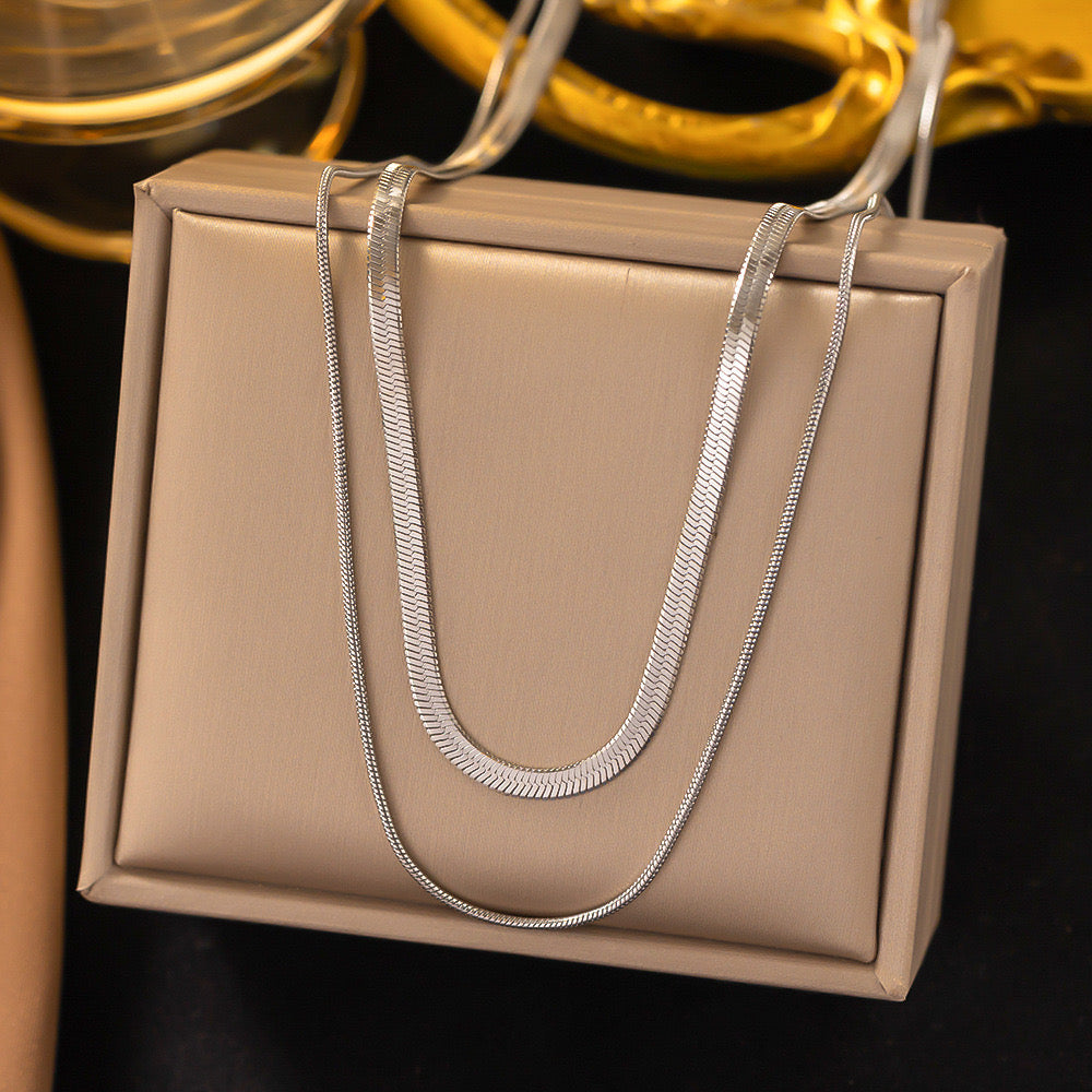 Collar estilo “serpiente”