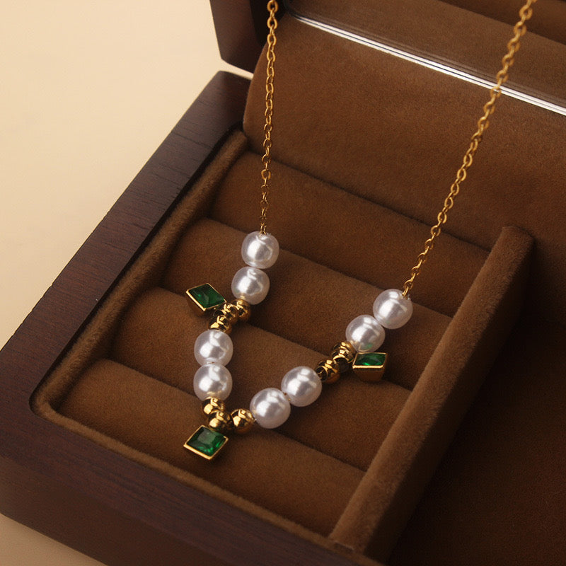 Collar perlas y piedras