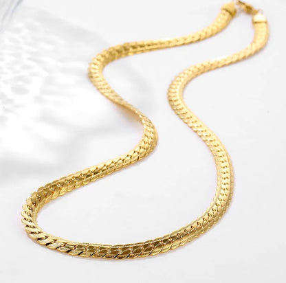 Cadena elegante bañada en oro 18K (6.8mm)