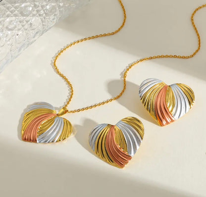 Collar y Aretes 3 colores corazón