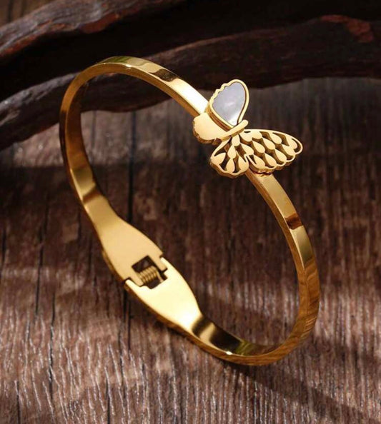 Delicado brazalete mariposa